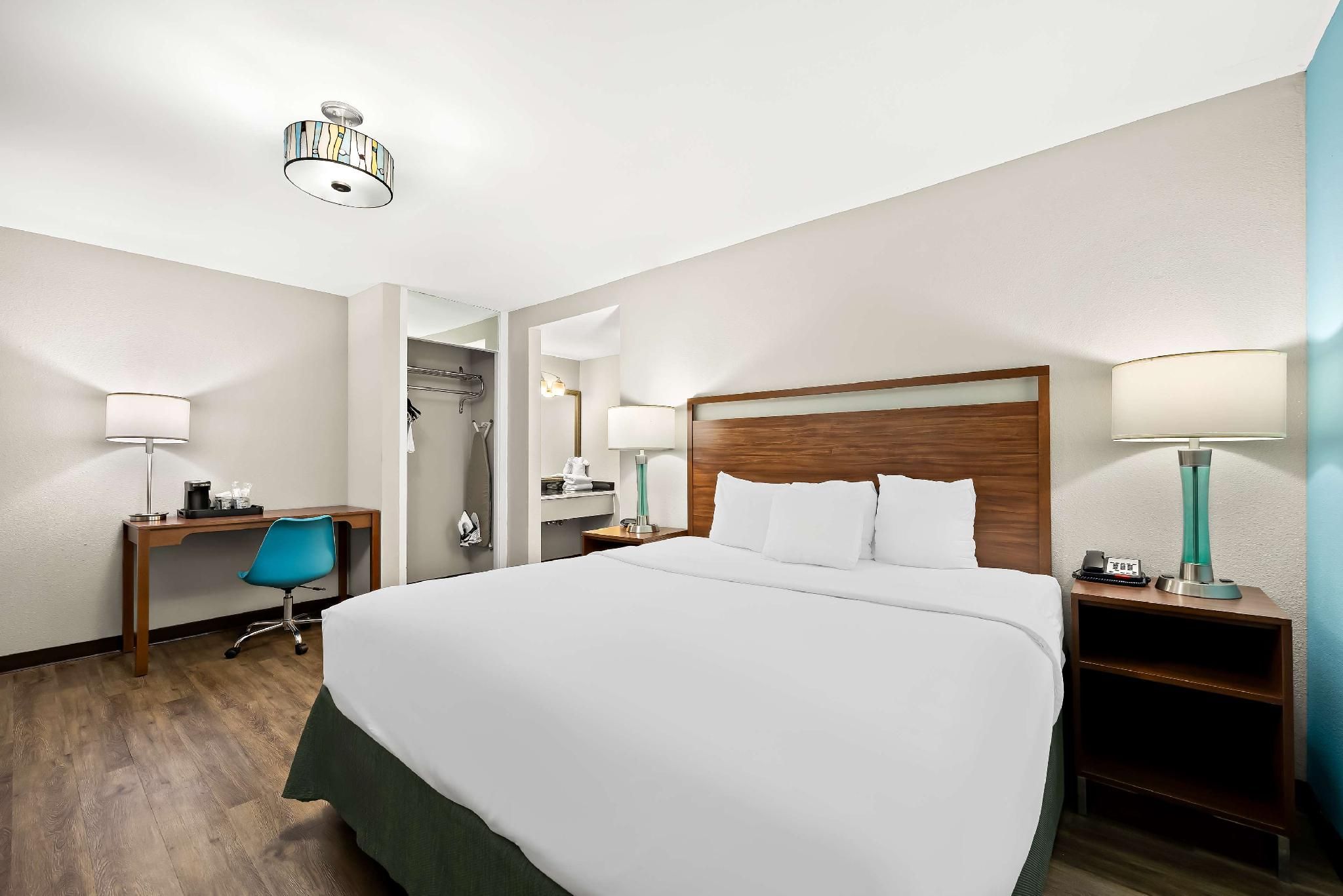 Suite - 1 King 1 Double-single Bunk Bed, Nonsmoking, Family Room
