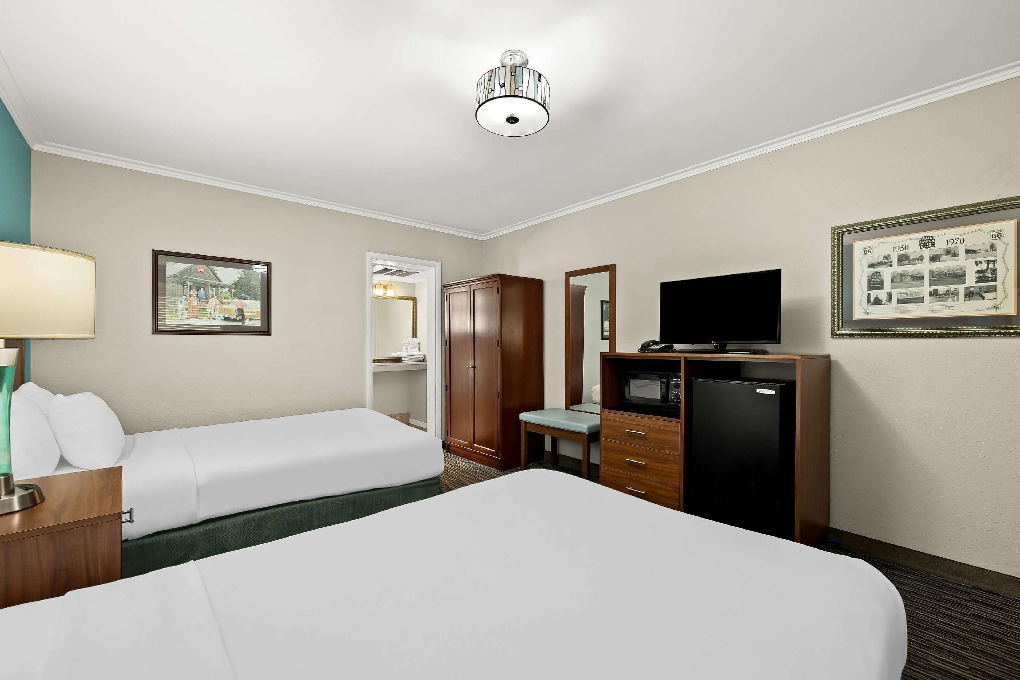 Accessibility - 2 Double Beds, Roll-in Shower, Nonsmoking