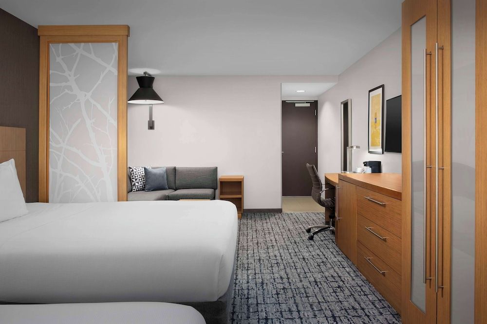 Two Queen Beds (with sofa bed)