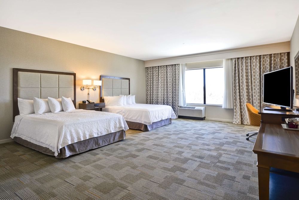 Room, 2 Queen Beds, Accessible, Bathtub