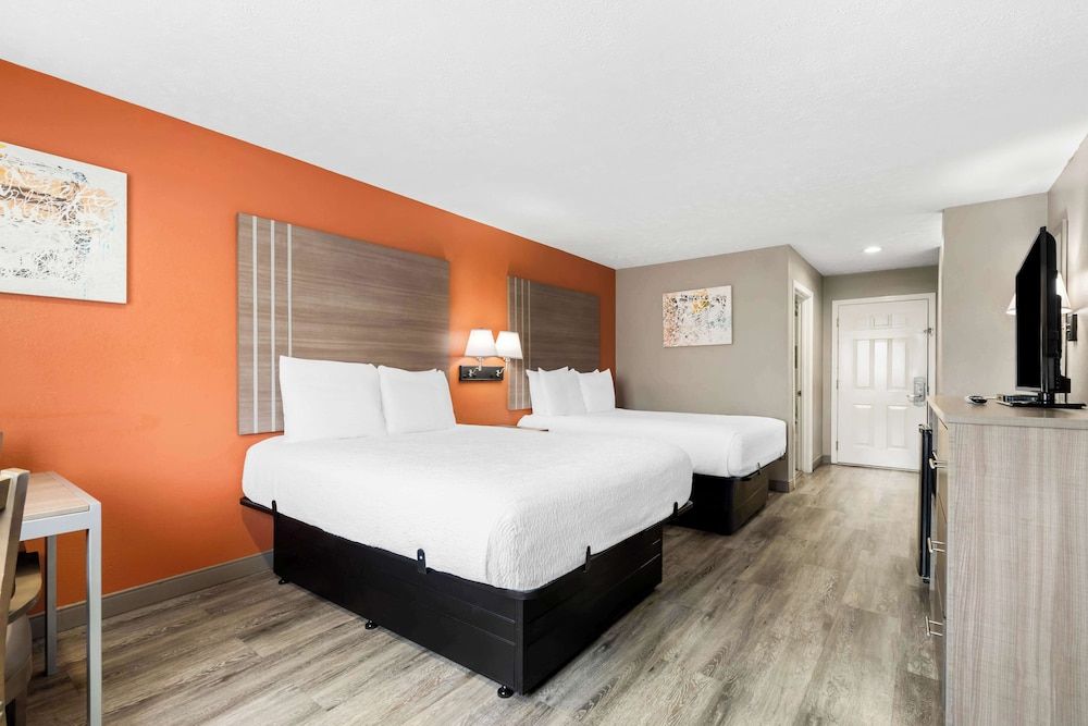 Best Western Gateway Inn Standard Room, 2 Queen Beds, Non Smoking, Refrigerator & Microwave (1st Floor) 2