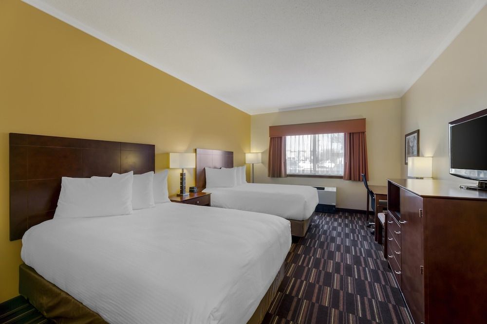 Suite, 2 Queen Beds, Non Smoking, Refrigerator & Microwave (Living Room;with Sofabed)