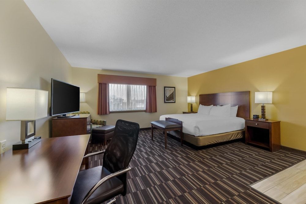 Best Western Falcon Plaza - Bowling Green Standard Room, 1 King Bed, Non Smoking, Jetted Tub 2