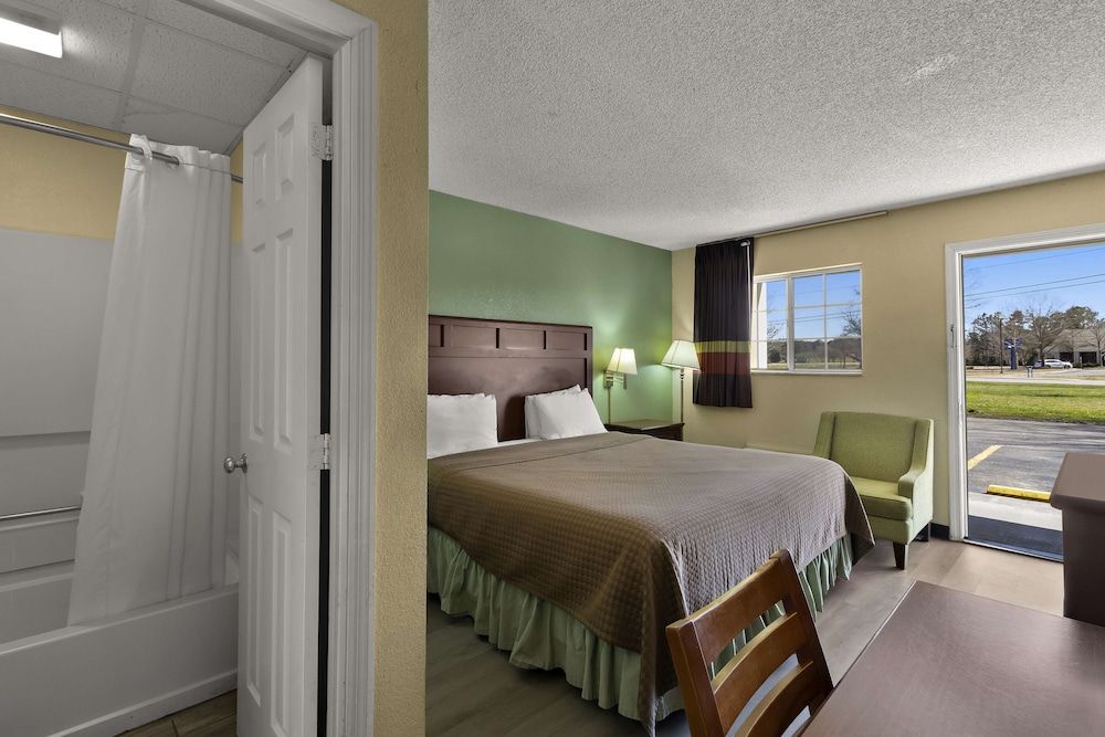 Americas Best Value Inn Edenton Room, 1 King Bed, Non Smoking 2