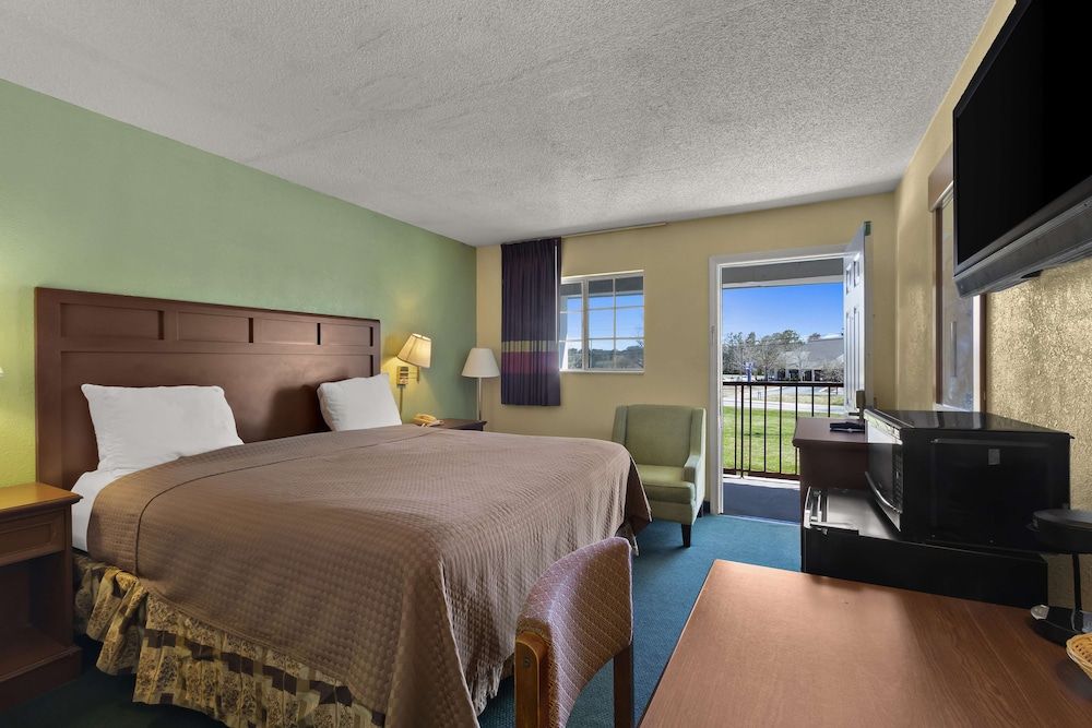 Americas Best Value Inn Edenton Room, 1 King Bed, Non Smoking 3