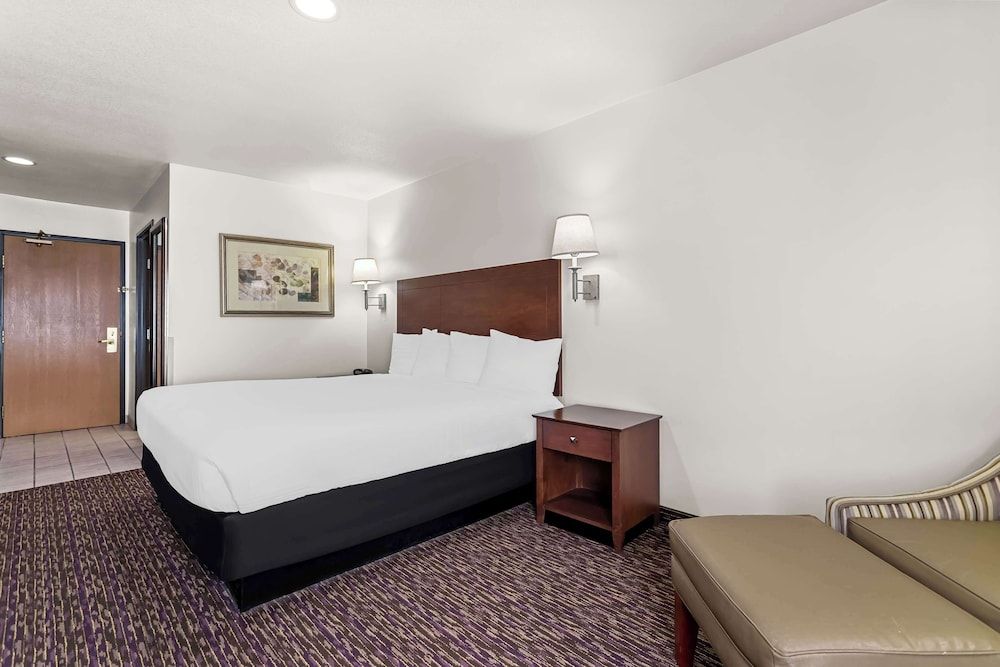 Best Western Socorro Hotel & Suites Standard Room, 1 King Bed, Non Smoking, Refrigerator & Microwave