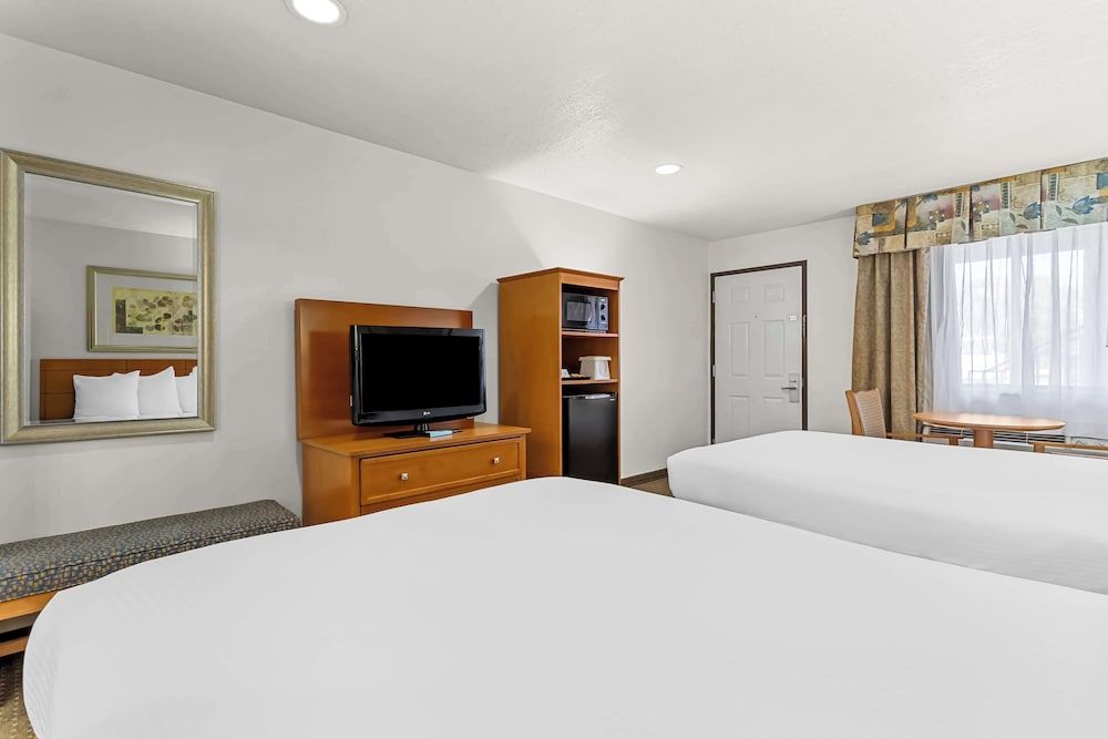 Best Western Socorro Hotel & Suites Standard Room, 2 Queen Beds, Non Smoking, Refrigerator & Microwave 2