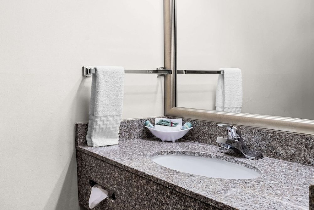 Best Western Socorro Hotel & Suites Standard Room, 1 King Bed, Non Smoking, Refrigerator & Microwave 4