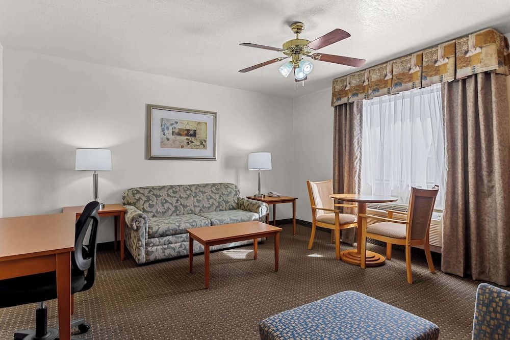 Best Western Socorro Hotel & Suites Family Suite, 1 King Bed, Non Smoking, Microwave (No Pets in room type) 3