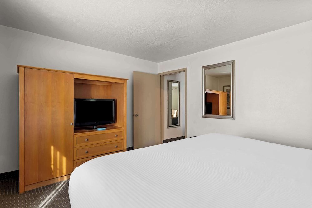 Best Western Socorro Hotel & Suites Family Suite, 1 King Bed, Non Smoking, Microwave (No Pets in room type) 2