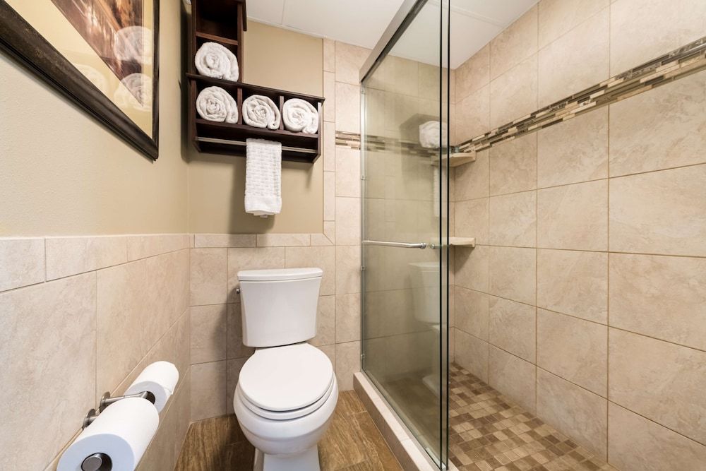 Best Western Derby Inn Standard Room, 2 Queen Beds, Non Smoking, Refrigerator & Microwave 4