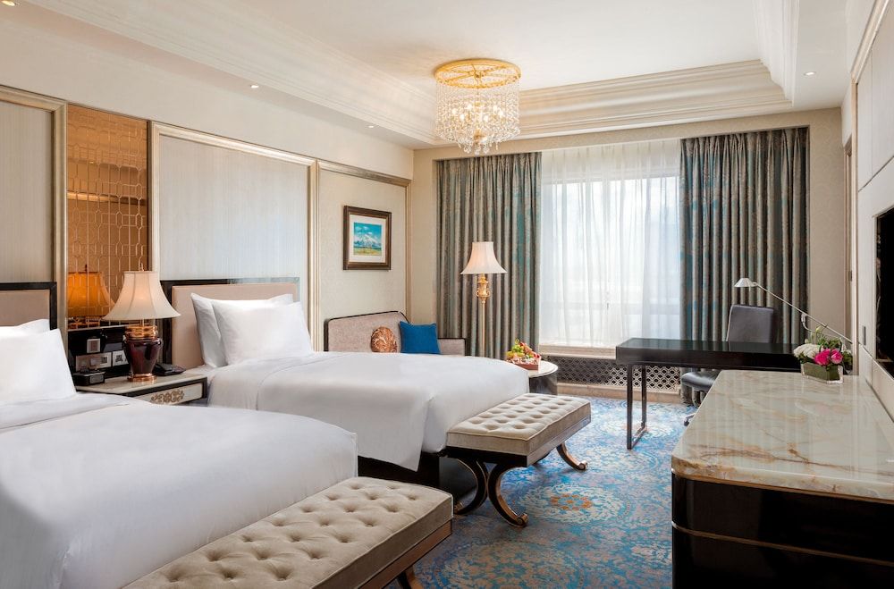 Classic Room, 2 Twin Beds, City View