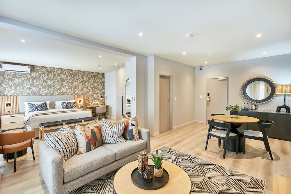 Cresta Mahalapye Superior Deluxe Suite 4