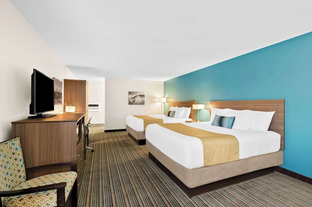 Best Western Paradise Inn Of Nephi Standard Room, Multiple Beds, Non Smoking, Refrigerator & Microwave (Larger Room) 3