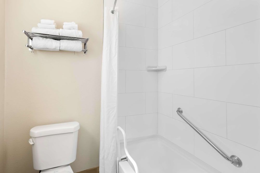 Best Western Paradise Inn Of Nephi Standard Room, 2 Queen Beds, Non Smoking, Refrigerator & Microwave (Pet Friendly) 4