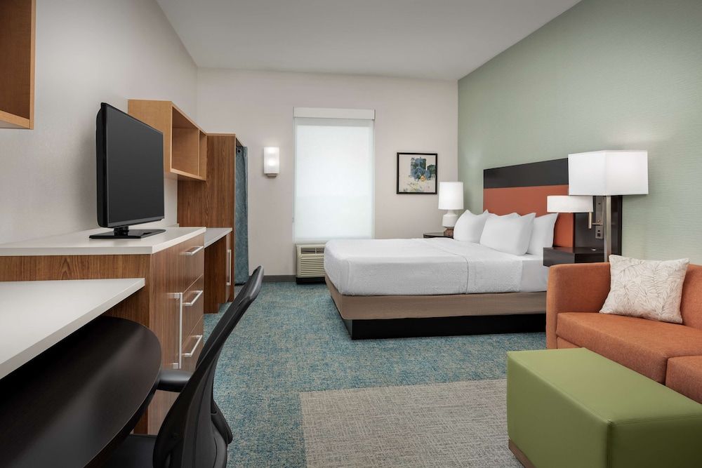 Studio Suite, 1 King Bed with Sofa bed, Non Smoking