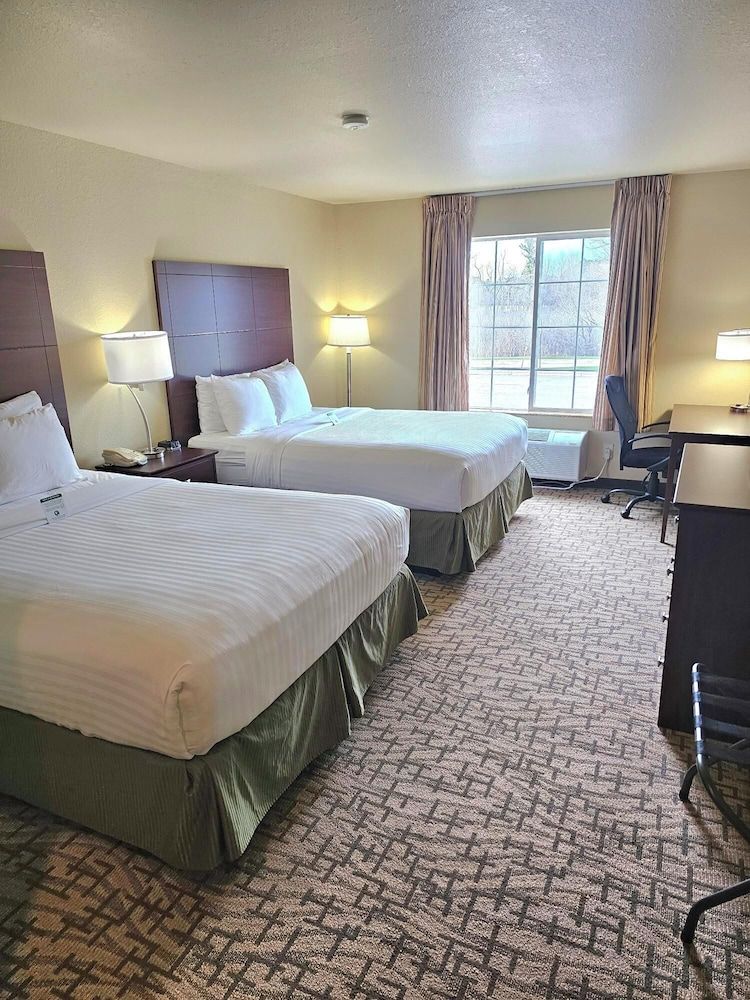 Cobblestone Inn & Suites - Clintonville Standard Room, 2 Queen Beds, Non Smoking 2