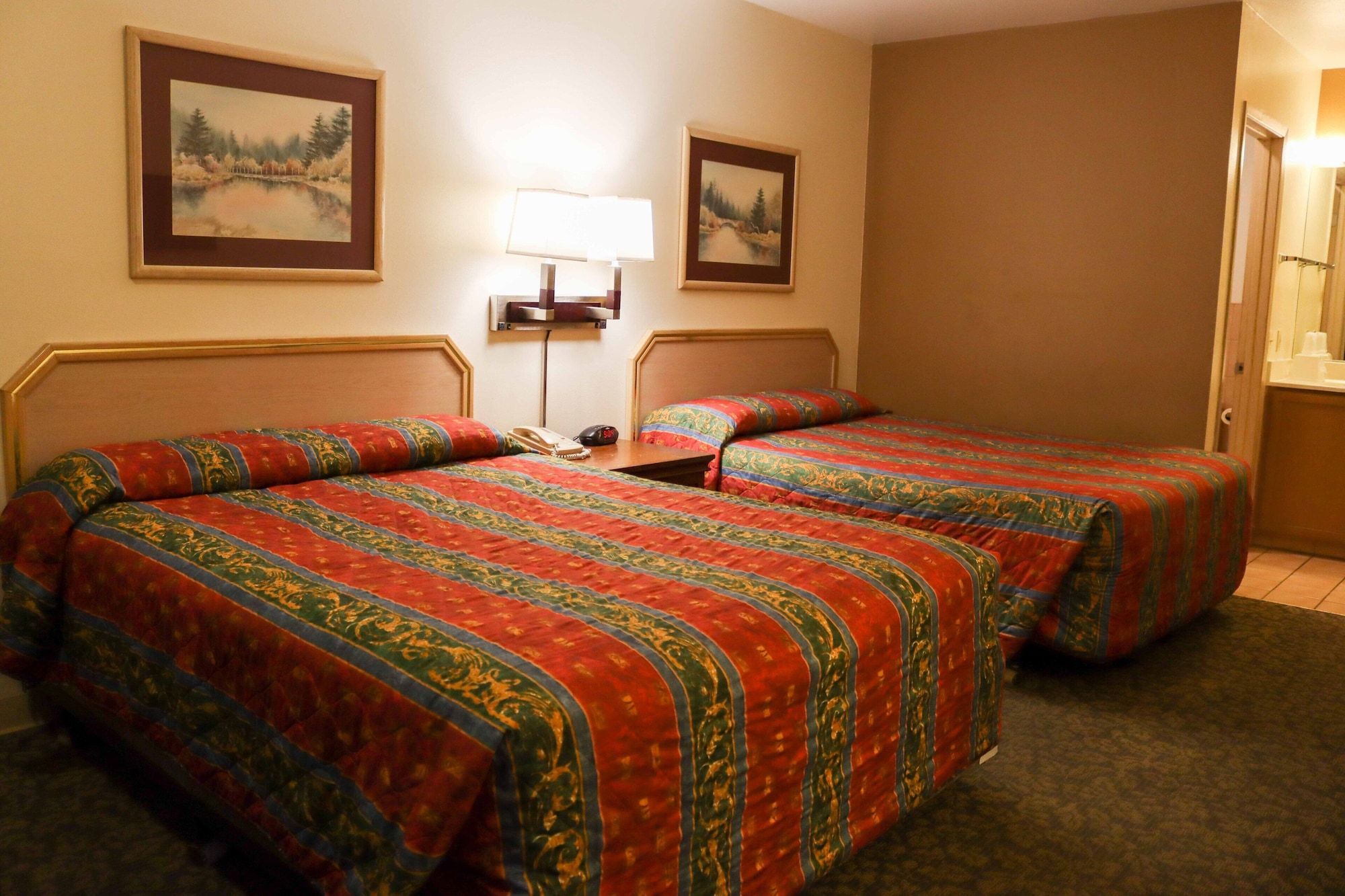 Tiki Lodge STANDARD, 2 QUEEN BEDS