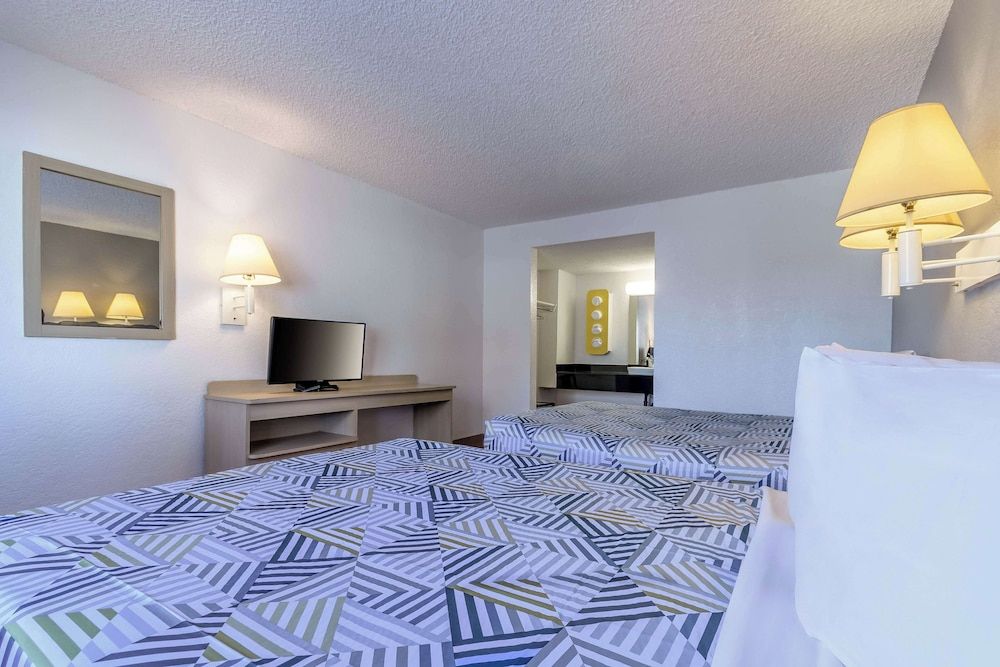 Deluxe Room, 2 Queen Beds, Non Smoking, Refrigerator