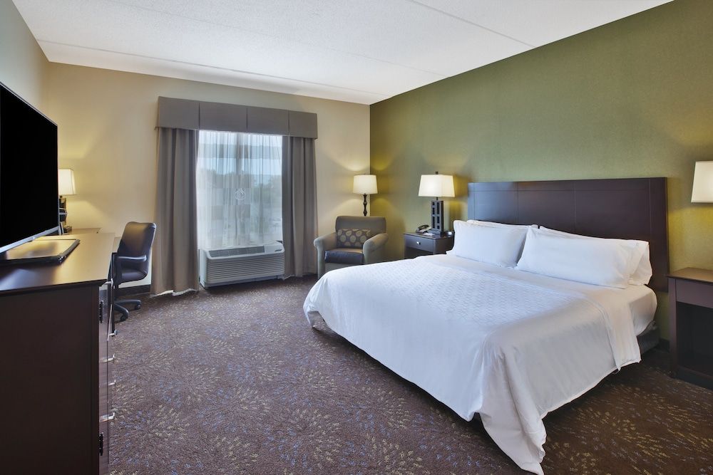 Holiday Inn Express & Suites Geneva Finger Lakes by IHG Standard Room, 2 Queen Beds, Accessible (Communications) 4