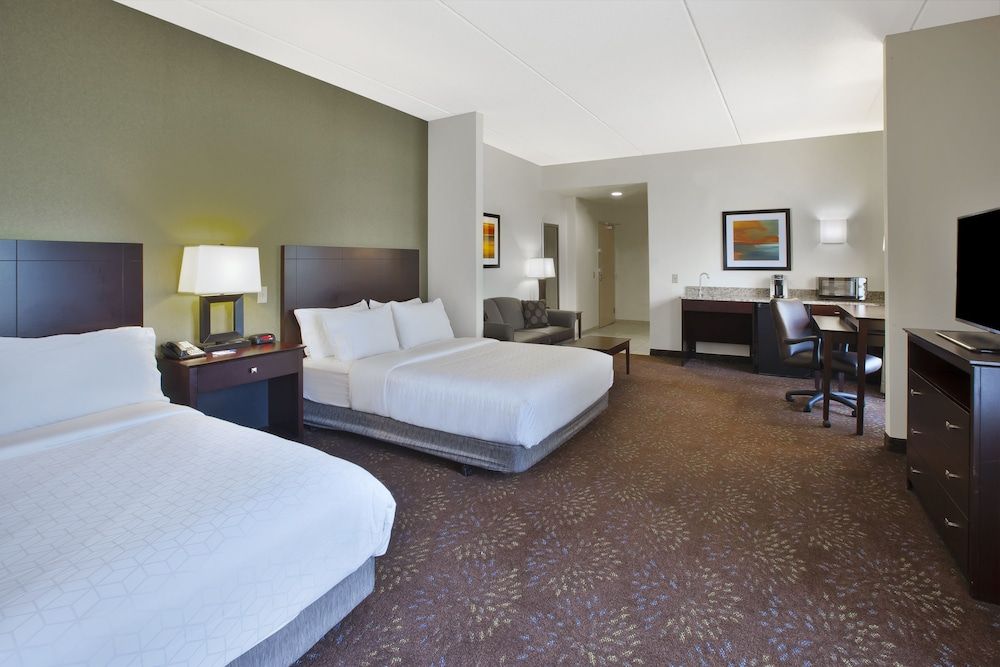 Holiday Inn Express & Suites Geneva Finger Lakes by IHG Standard Room, 2 Queen Beds, Accessible (Communications) 2