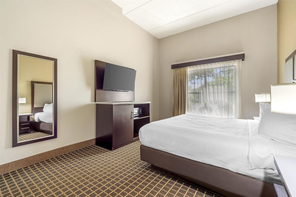 Suite, 1 King Bed, Non Smoking, Refrigerator & Microwave