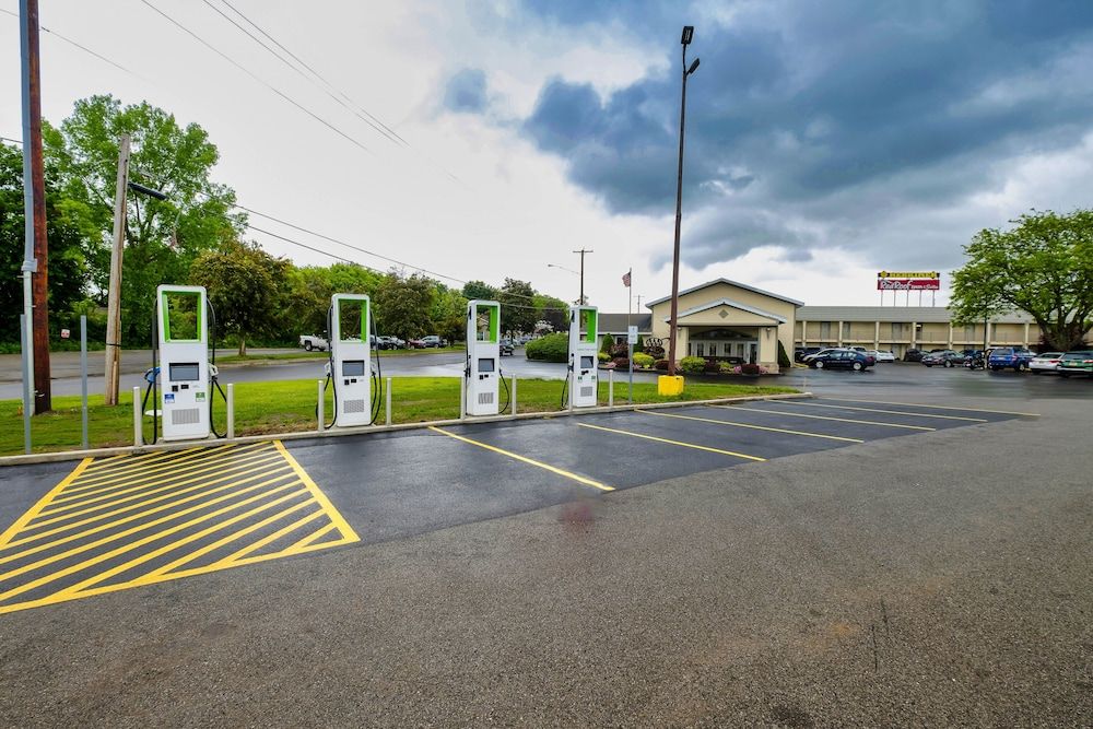 Electric vehicle charging station
