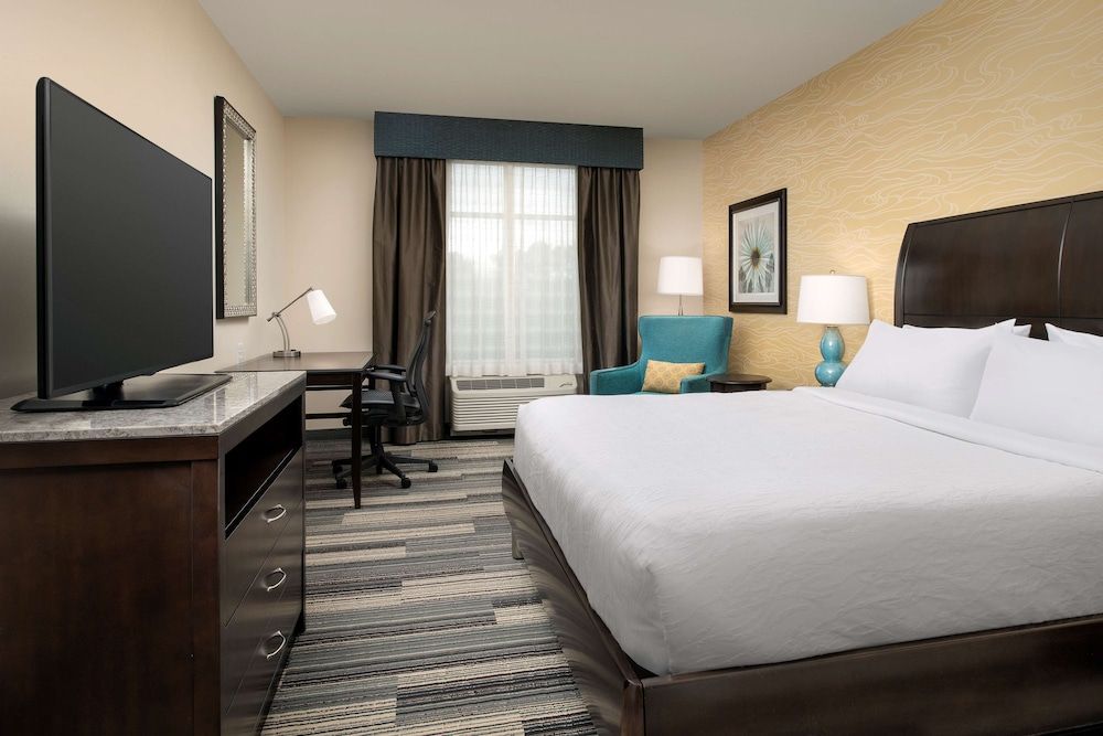 Room, 1 King Bed (Drinks/Snacks)