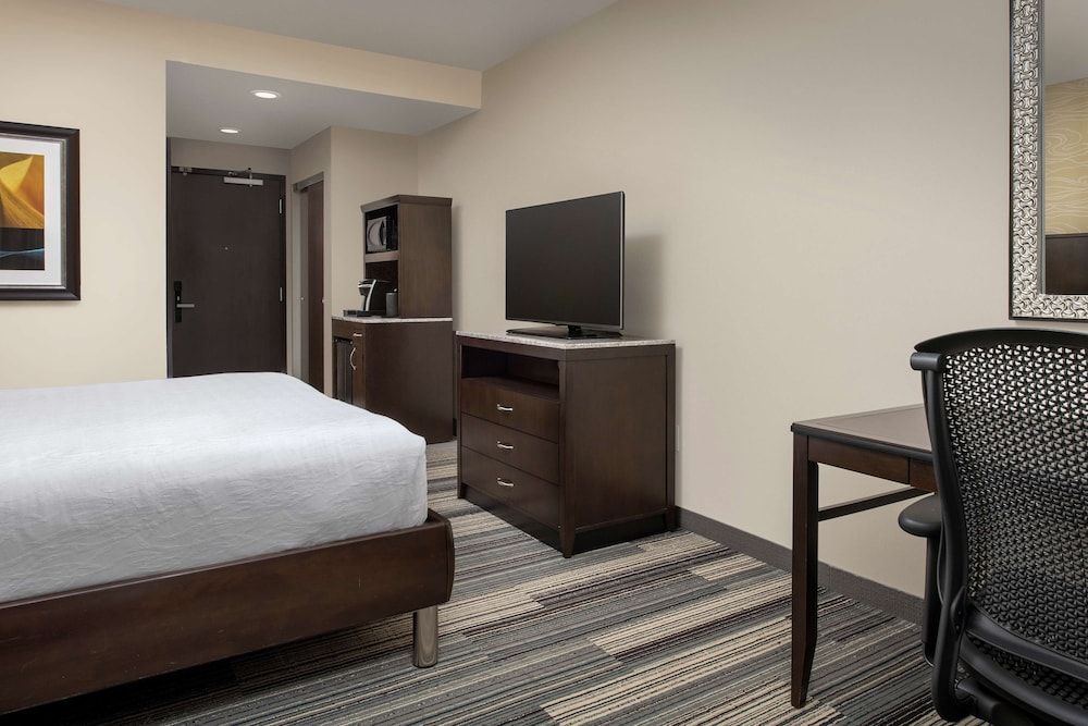 Room, 1 King Bed (Drinks/Snacks)