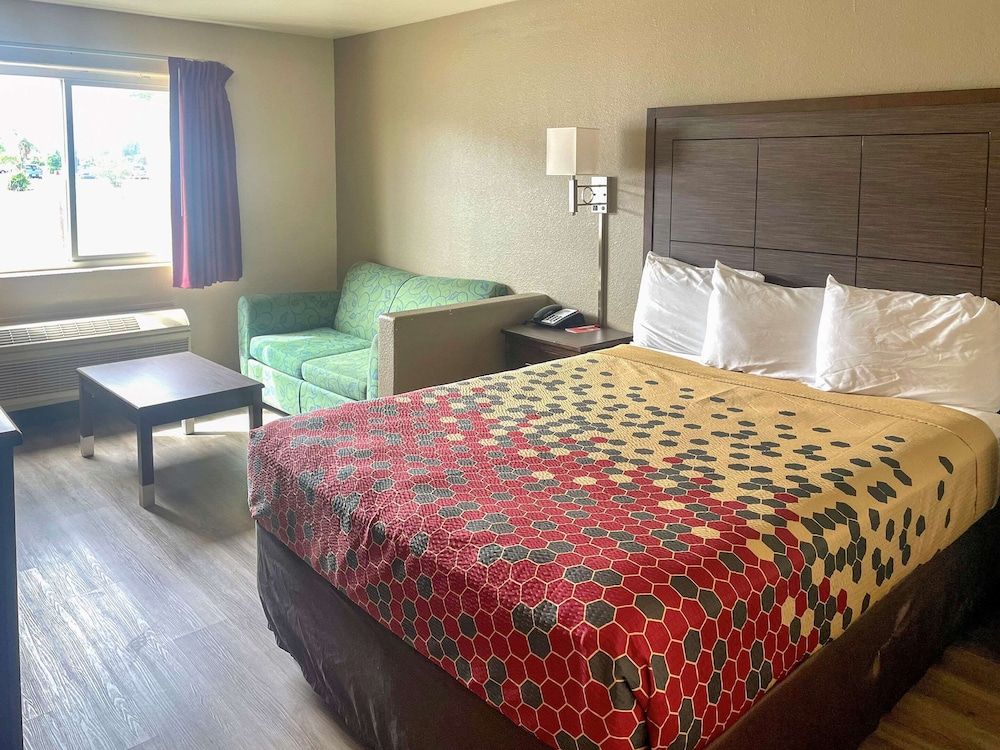 Suite, 1 Queen Bed with Sofa bed, Non Smoking