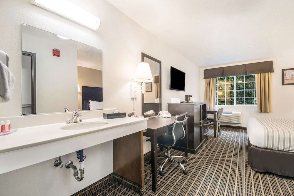 Room, 1 Queen Bed, Accessible, Non Smoking