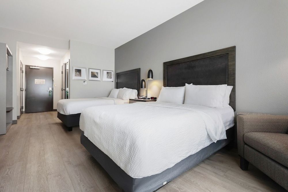Suite, 2 Queen Beds, Accessible (Communications, Accessible Tub)