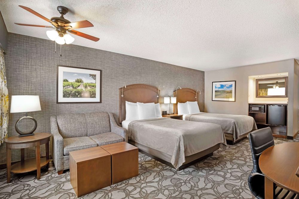 Family Suite, Multiple Beds, Non Smoking, Refrigerator & Microwave