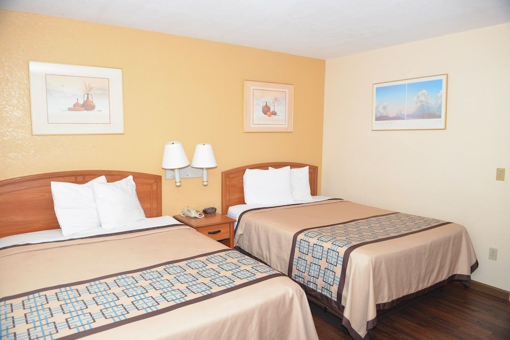 Northgate Motel Standard Room, 2 Queen Beds 4