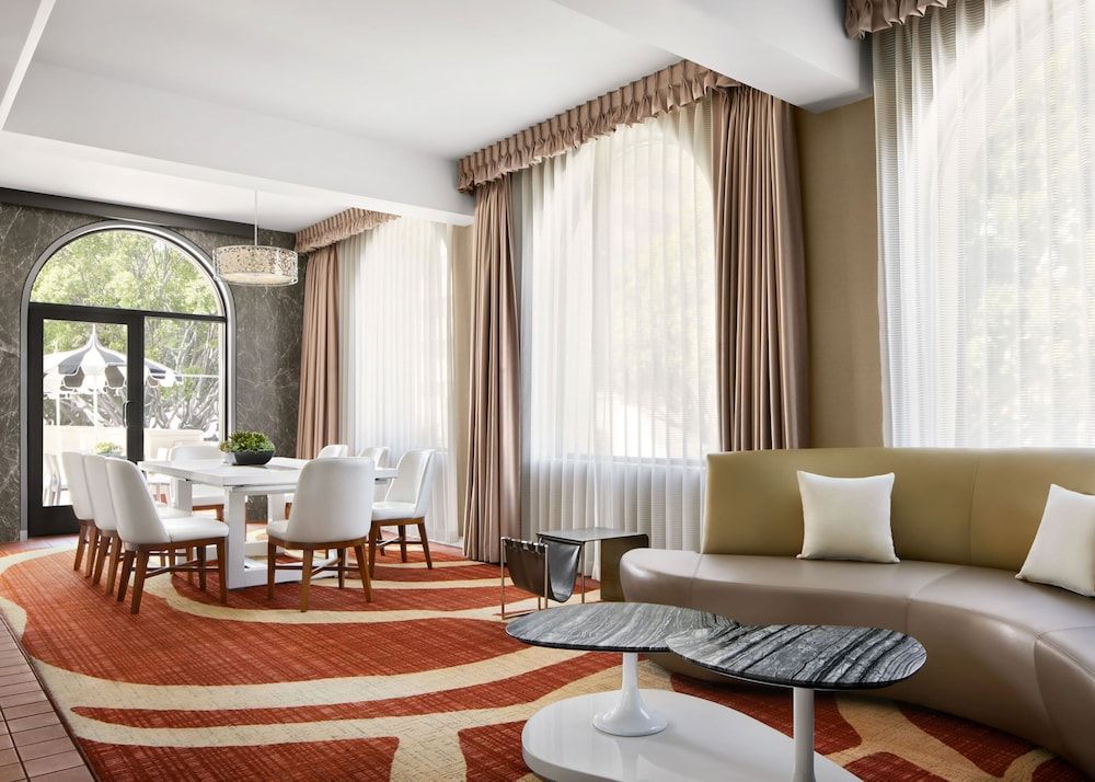 Pasadena Hotel & Pool Presidential Suite, 1 King Bed 3