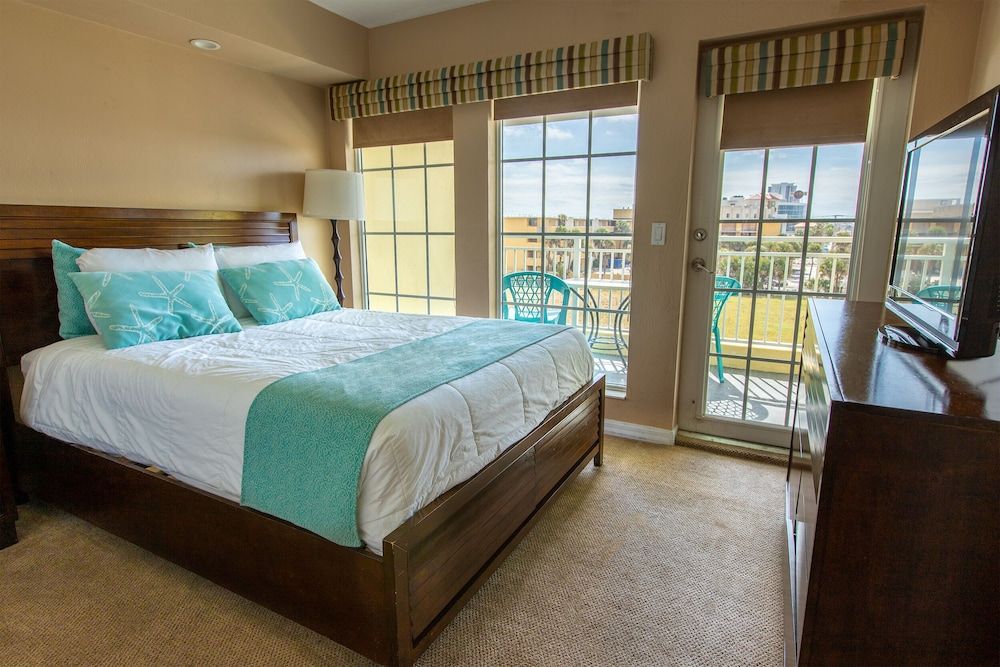 Sea Shells Beach Club Apartment, 2 Bedrooms, Partial Ocean View 3