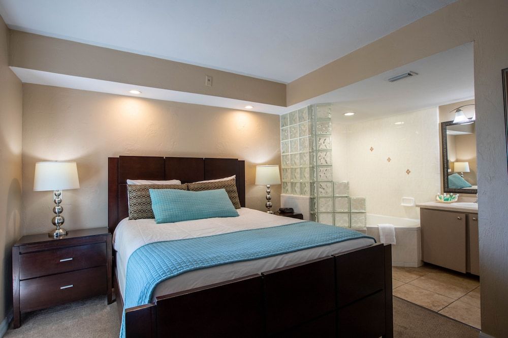 Sea Shells Beach Club Apartment, 2 Bedrooms, Partial Ocean View 2