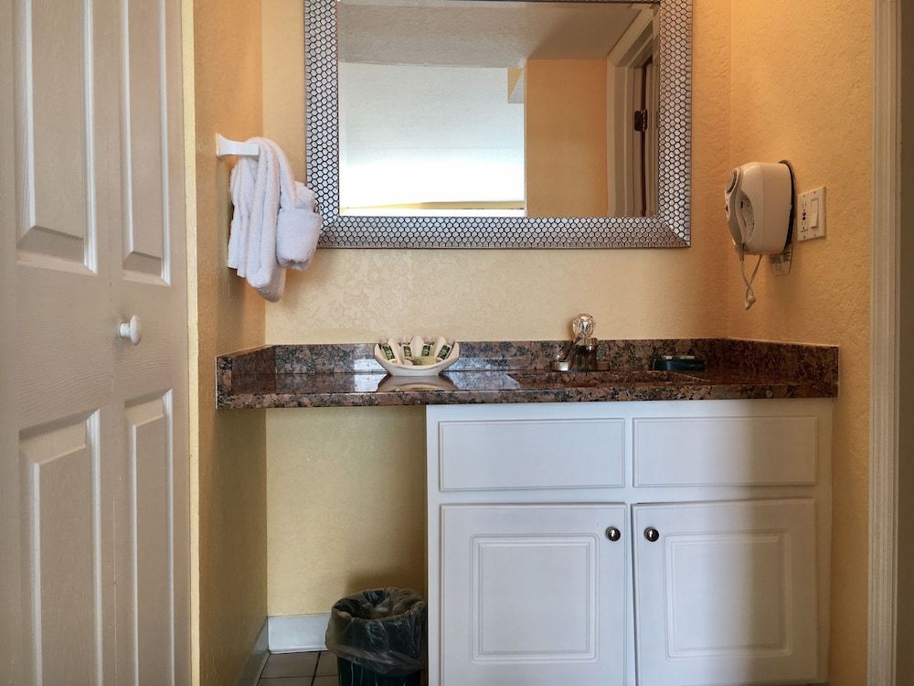 Sea Shells Beach Club Double Room, Ocean View 2