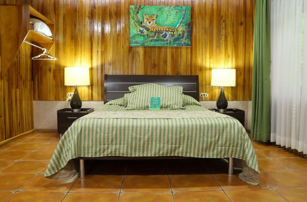 Los Pinos Cabanas y Jardines Junior Cabin 2