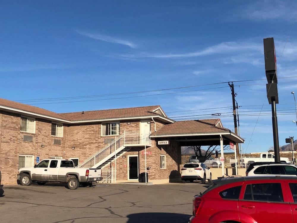 Ameri-Stay Inn & Suites