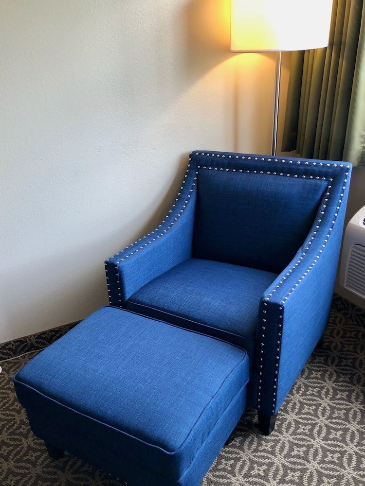 Hilltop Inn by Riversage Business Room, 1 King Bed 6