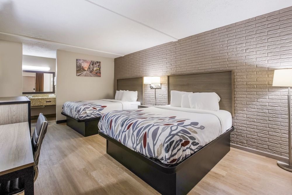 Red Roof Inn Savannah - Richmond Hill/ I-95 Deluxe Room, 2 Queen Beds, Non Smoking (First Floor) 3