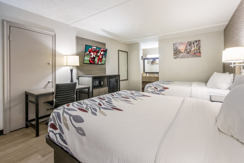 Red Roof Inn Savannah - Richmond Hill/ I-95 Deluxe Room, 2 Queen Beds, Non Smoking (First Floor) 2