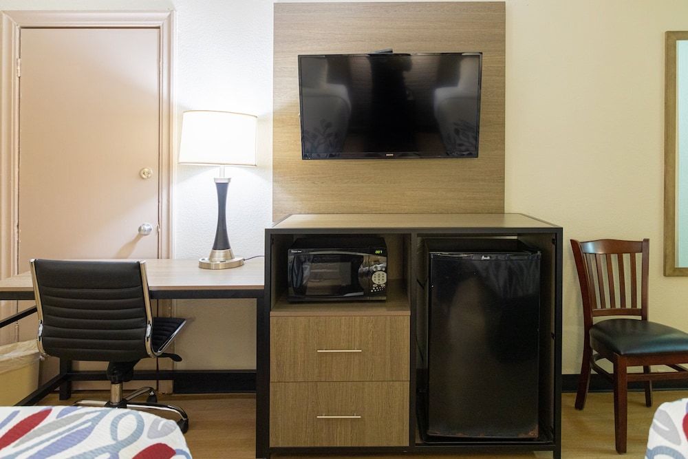 Red Roof Inn Savannah - Richmond Hill/ I-95 Deluxe Room, 2 Queen Beds, Non Smoking (First Floor) 5