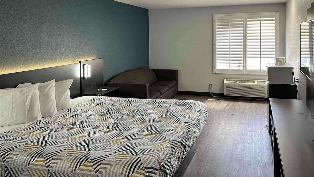 Motel 6 Lebec, CA Standard Suite, 2 Queen Beds, Non Smoking