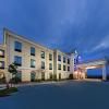Holiday Inn Express & Suites Floresville by IHG