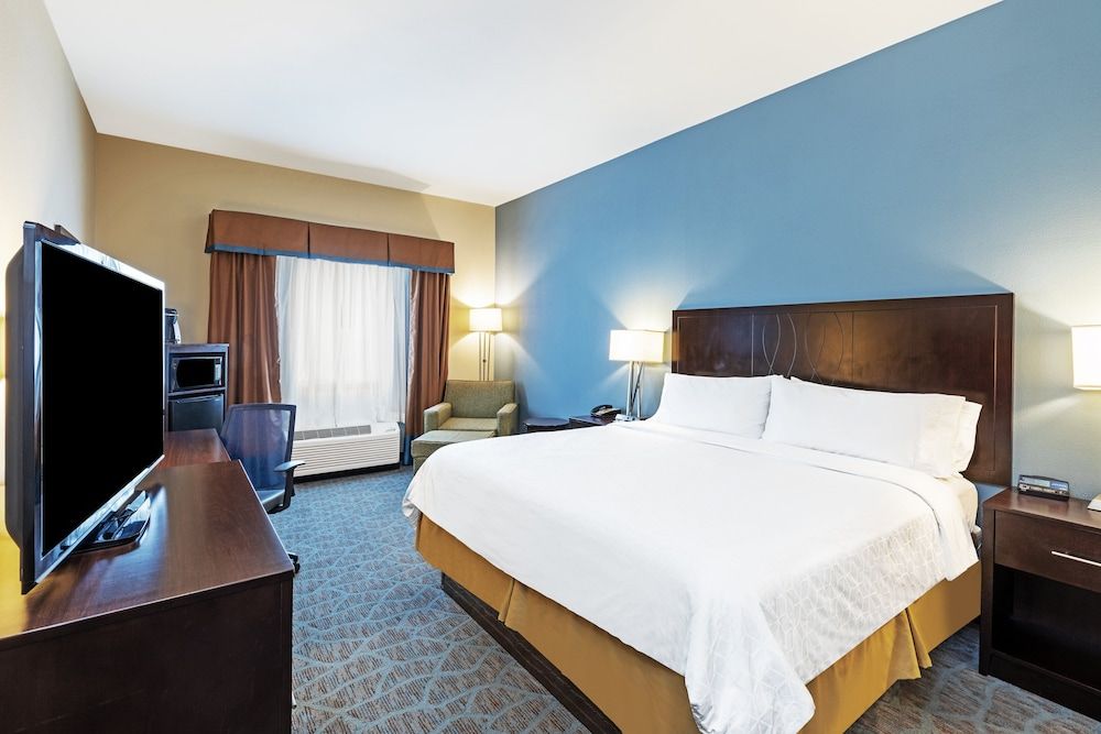 Standard Room, 1 King Bed, Accessible (Roll-In Shower)