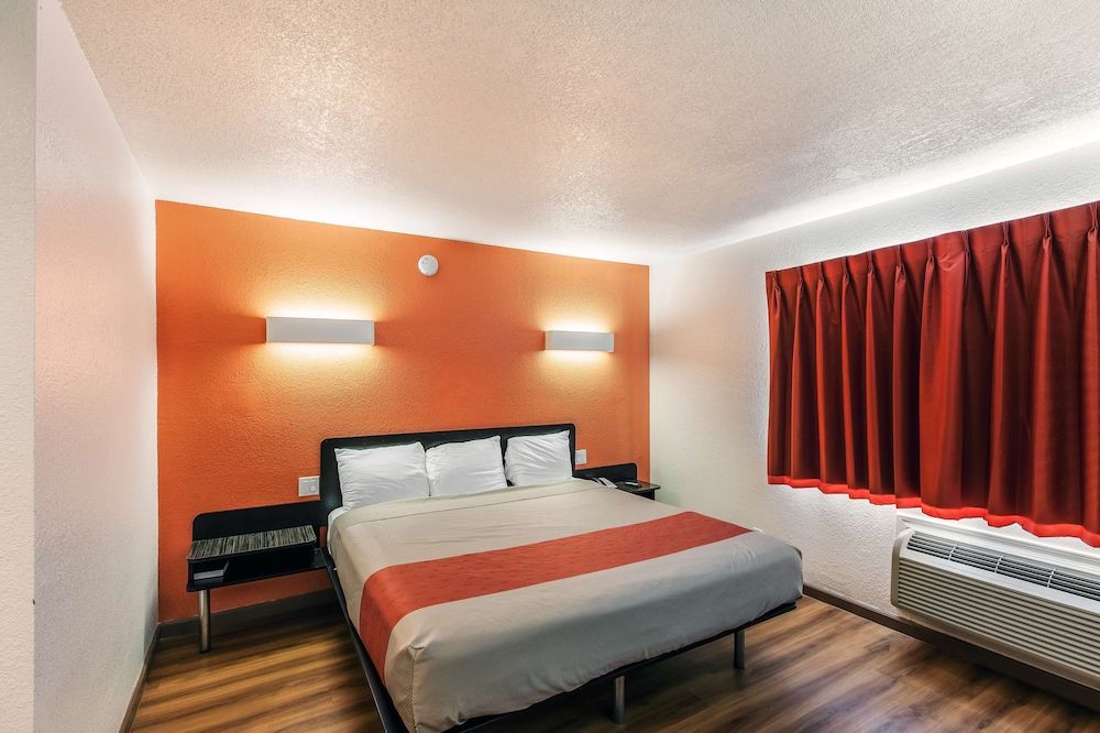 Standard Room, 1 Queen Bed, Accessible, Non Smoking