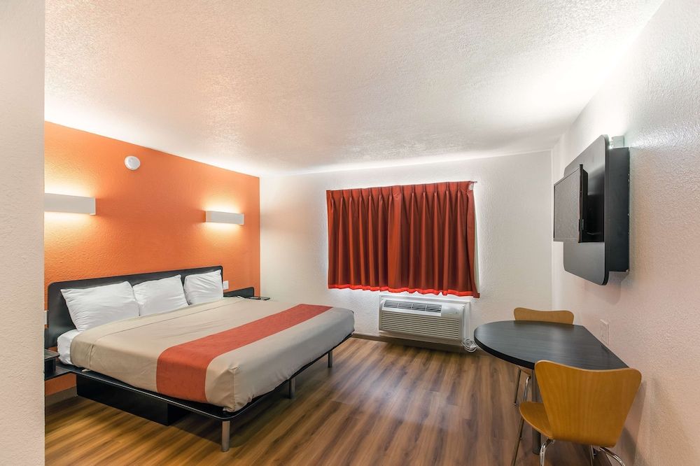 Standard Room, 1 Queen Bed, Accessible, Non Smoking