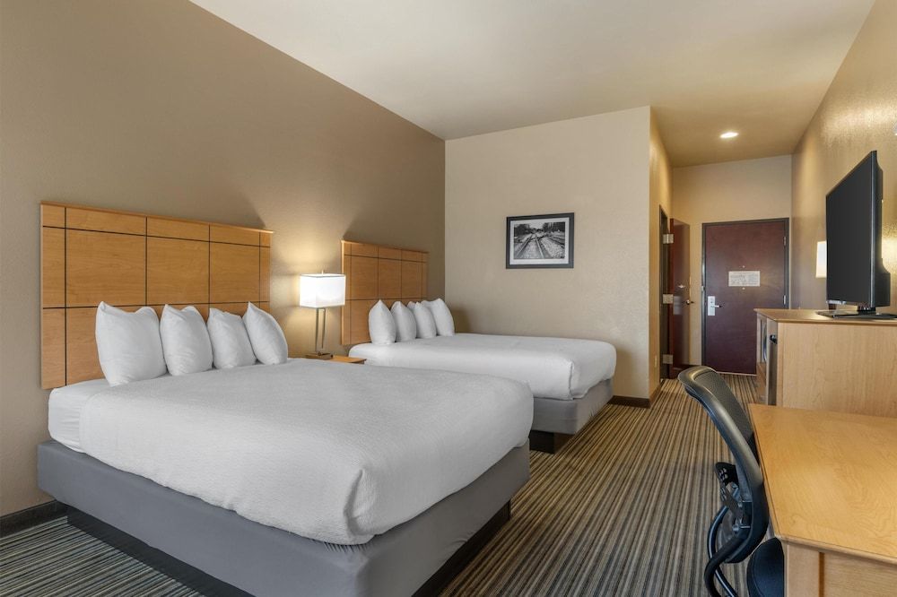 Best Western Shelby Inn & Suites Standard Room, 2 Queen Beds, Accessible, Refrigerator & Microwave 2